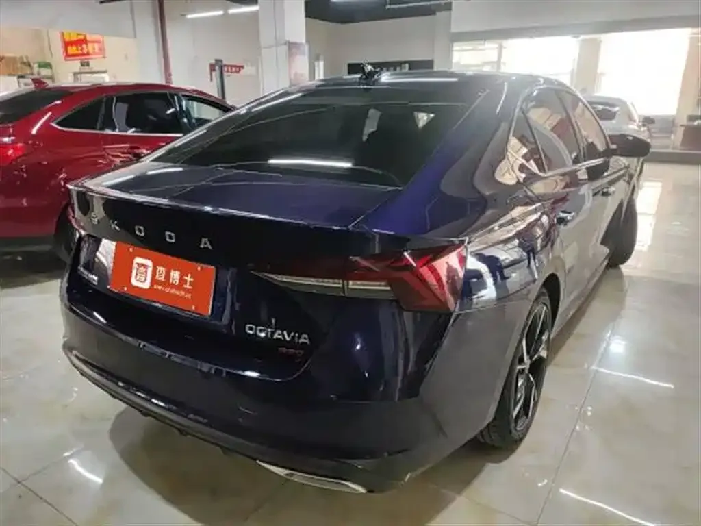 Skoda Octavia — фото 2