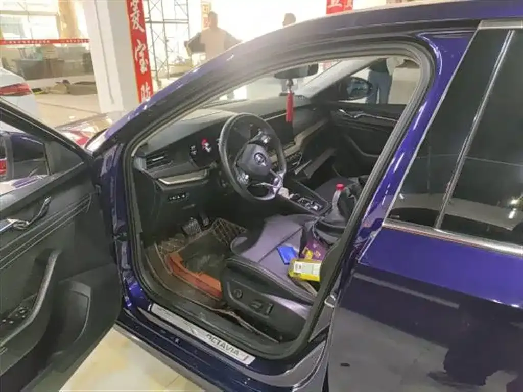Skoda Octavia — фото 7