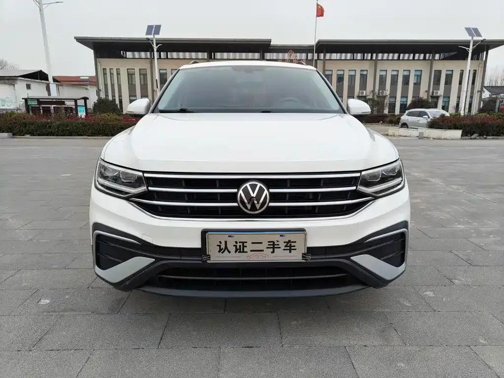 Volkswagen Tiguan L — фото 2