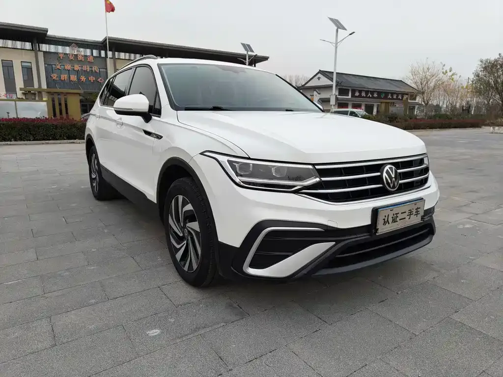 Volkswagen Tiguan L — фото 3