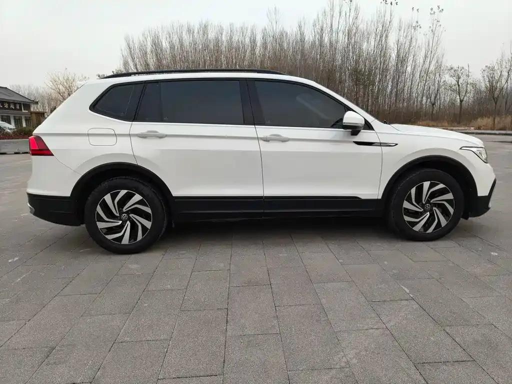 Volkswagen Tiguan L — фото 4
