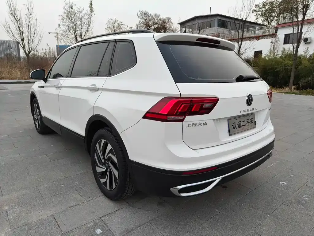 Volkswagen Tiguan L — фото 7