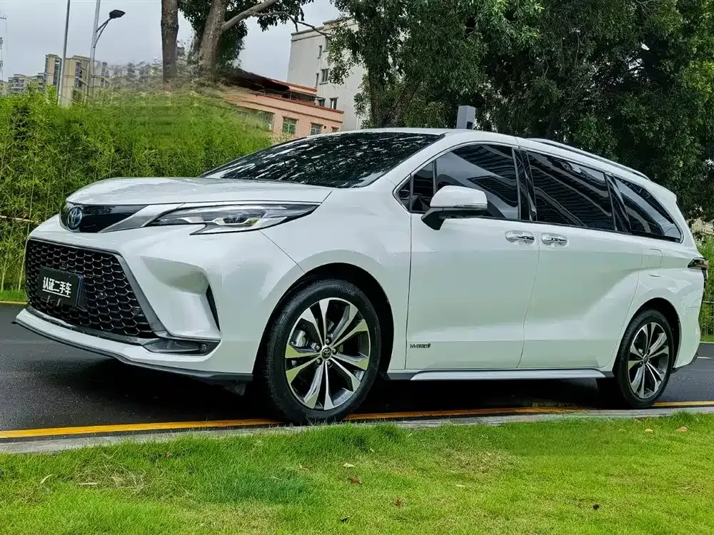 Toyota Granvia — фото 1