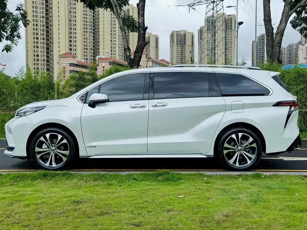 Toyota Granvia — фото 4