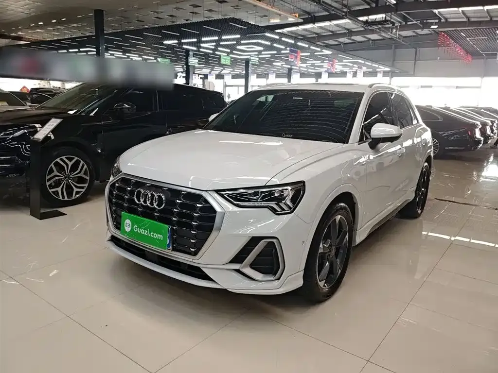 Audi Q3 — фото 1