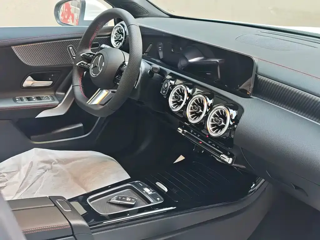 Mercedes-Benz A-Class — фото 10