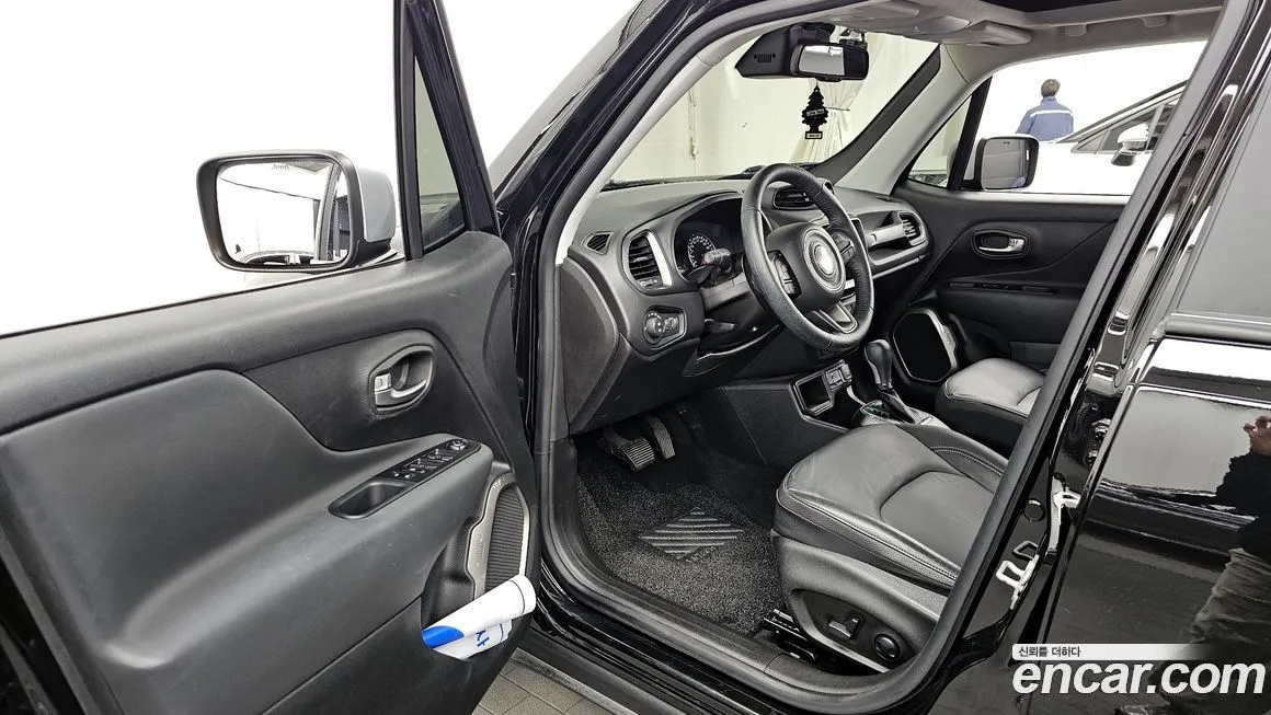 Jeep Renegade — фото 10