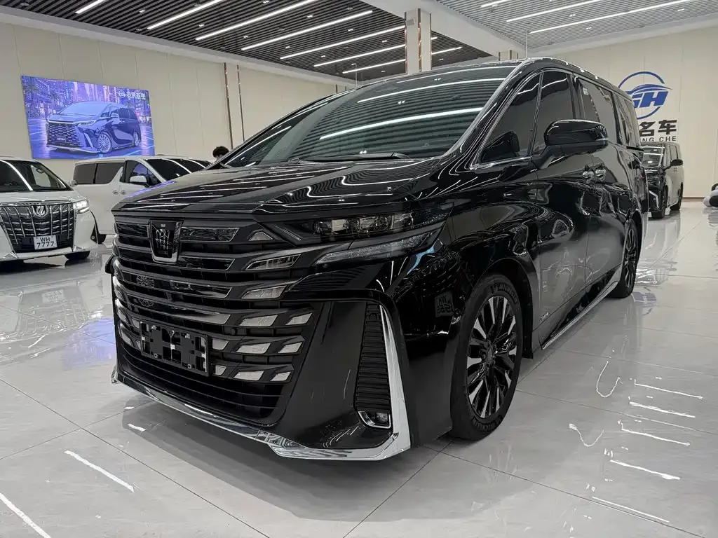 Toyota Vellfire — фото 1