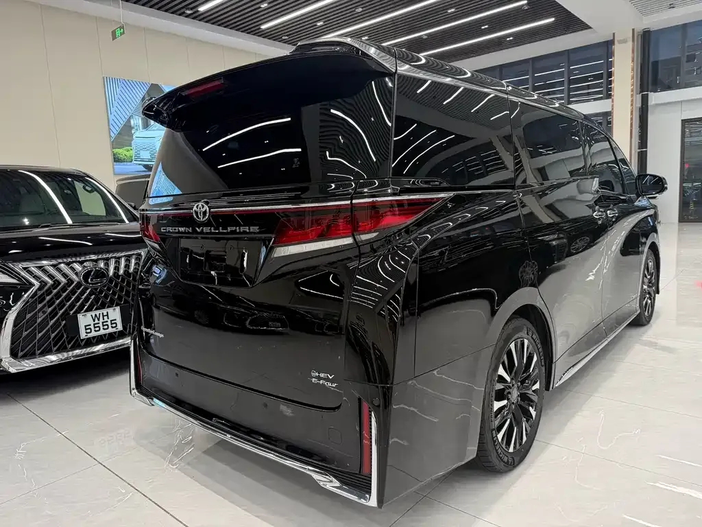Toyota Vellfire — фото 10