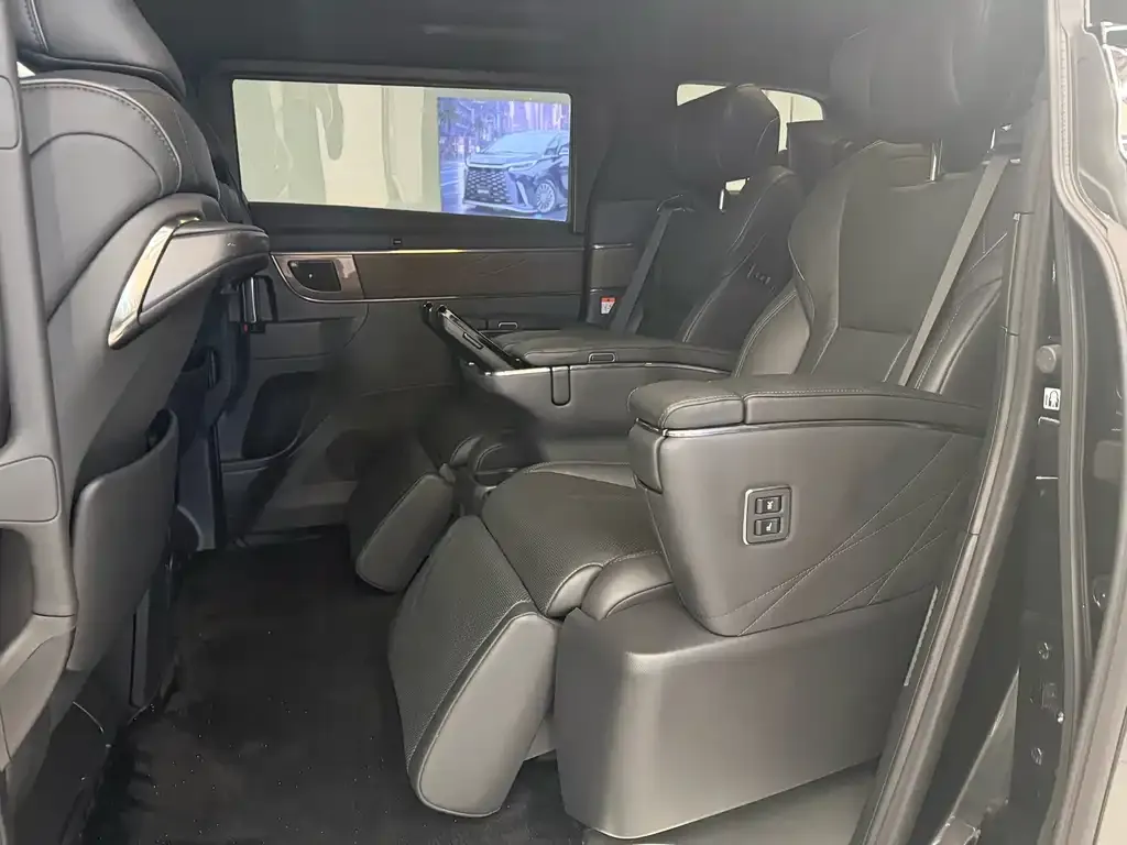 Toyota Vellfire — фото 6