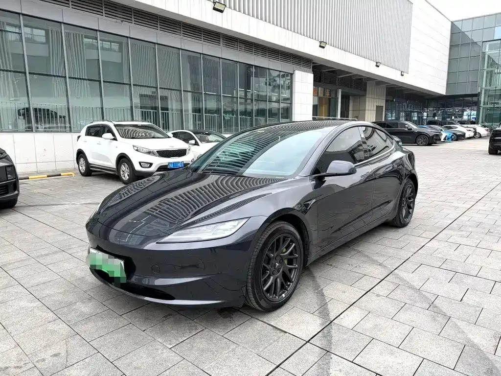 Tesla Model 3 — фото 1