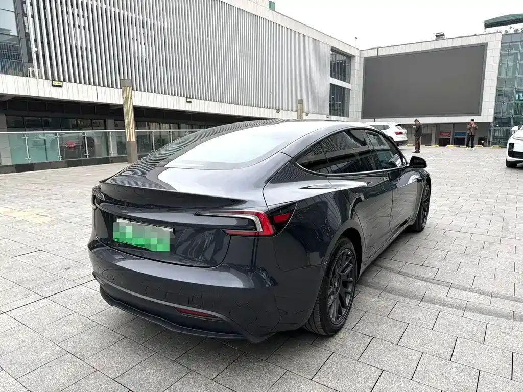 Tesla Model 3 — фото 4