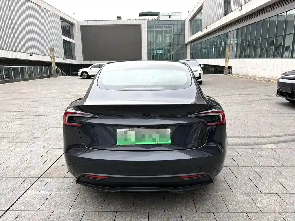 Tesla Model 3 — фото 5