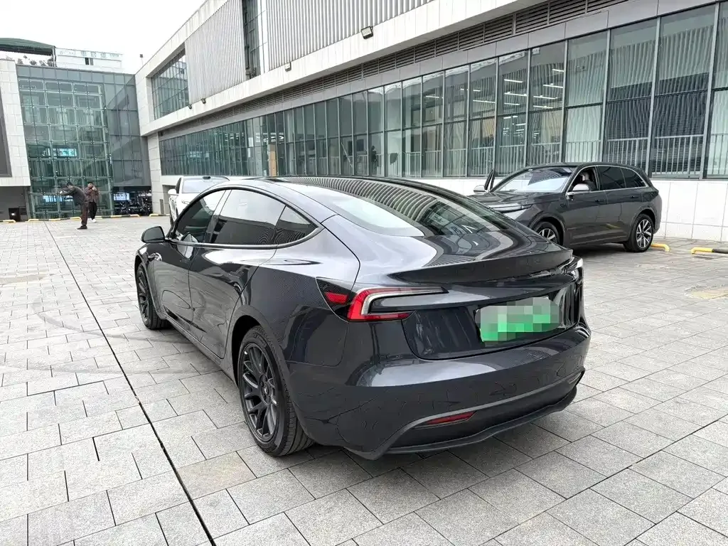 Tesla Model 3 — фото 6