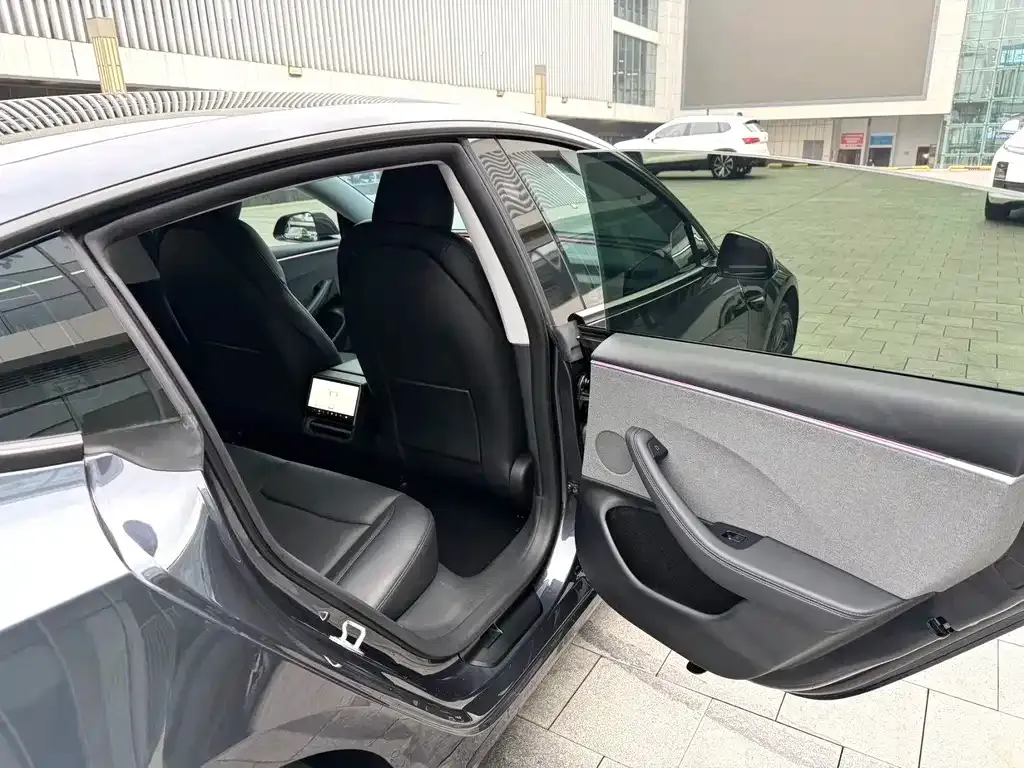 Tesla Model 3 — фото 9