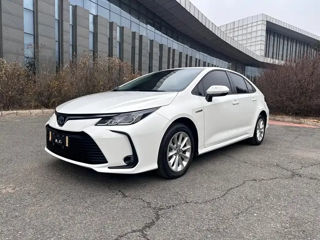 Toyota Corolla — фото 1