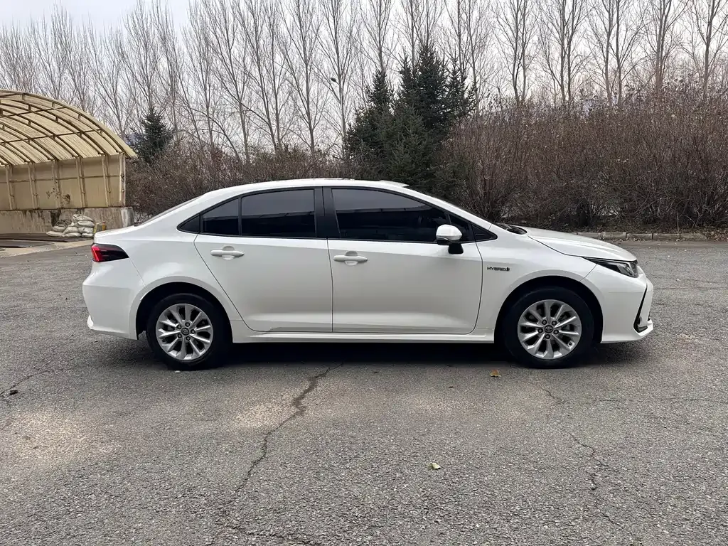 Toyota Corolla — фото 4