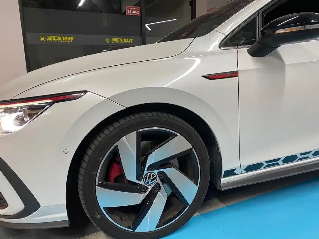 Volkswagen Golf GTI — фото 4