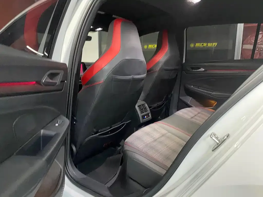Volkswagen Golf GTI — фото 7