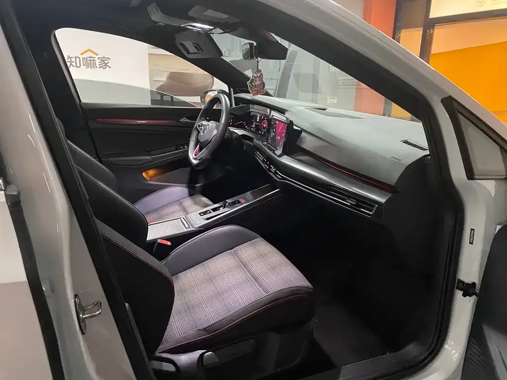 Volkswagen Golf GTI — фото 8