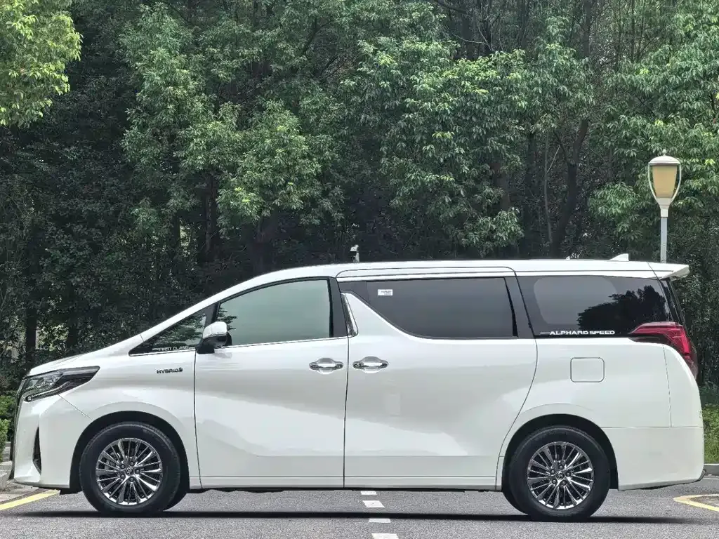 Toyota Alphard — фото 5