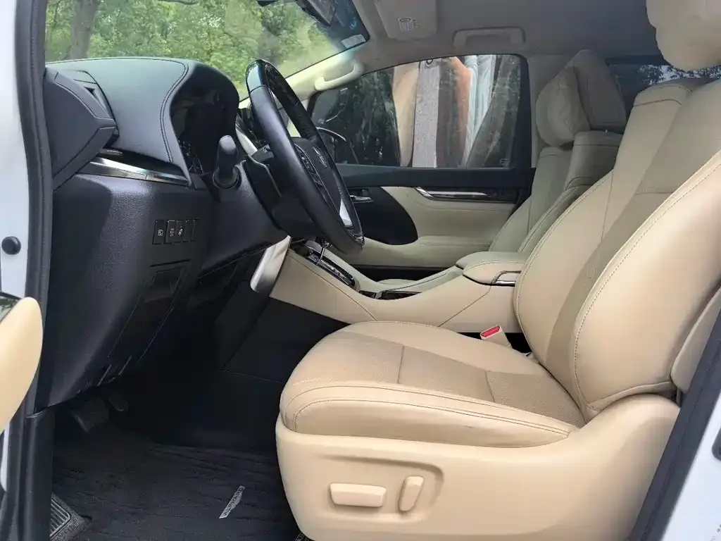 Toyota Alphard — фото 6