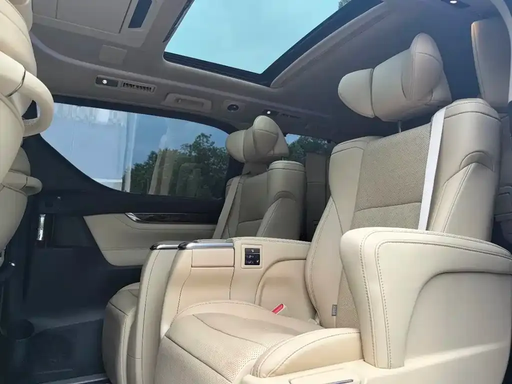 Toyota Alphard — фото 8