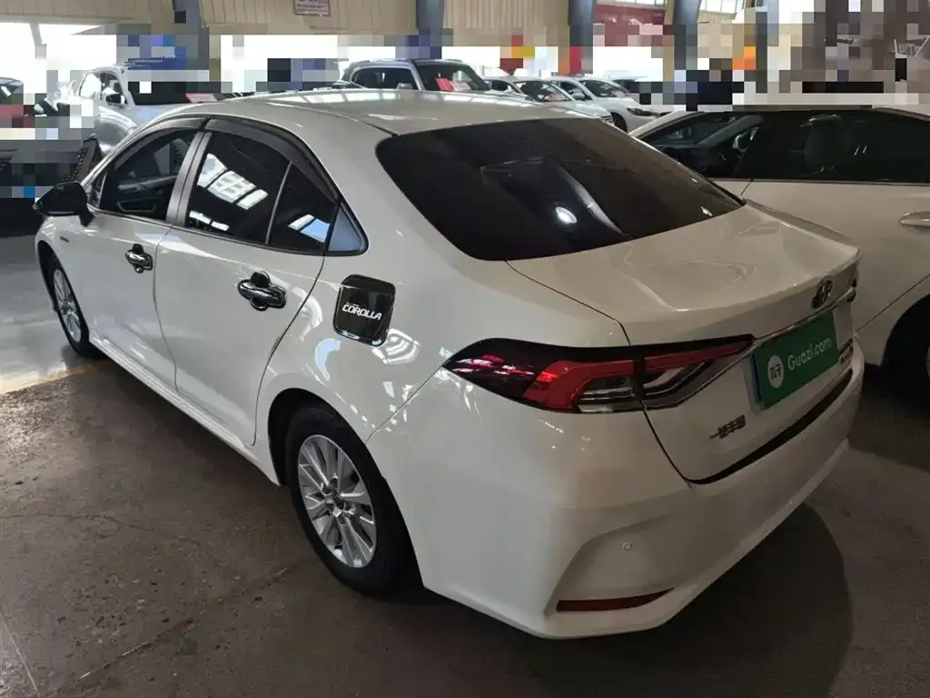 Toyota Corolla — фото 5