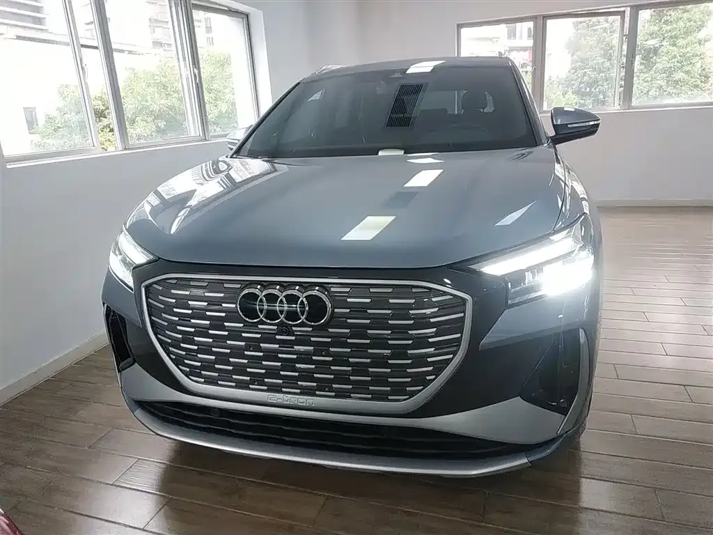 Audi Q4 e-tron — фото 3