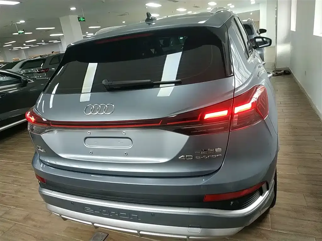 Audi Q4 e-tron — фото 6