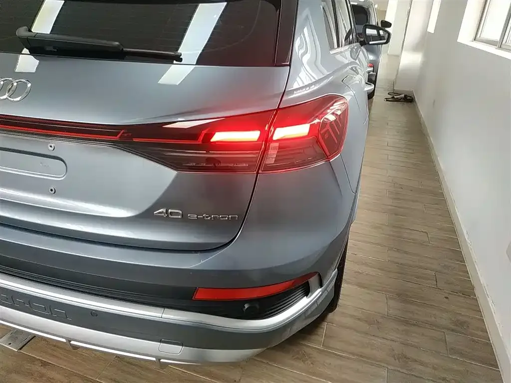 Audi Q4 e-tron — фото 8