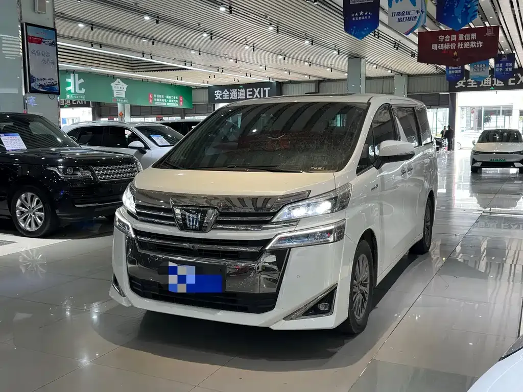 Toyota Vellfire — фото 1