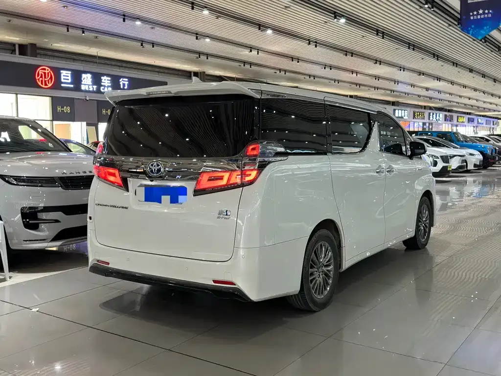 Toyota Vellfire — фото 4