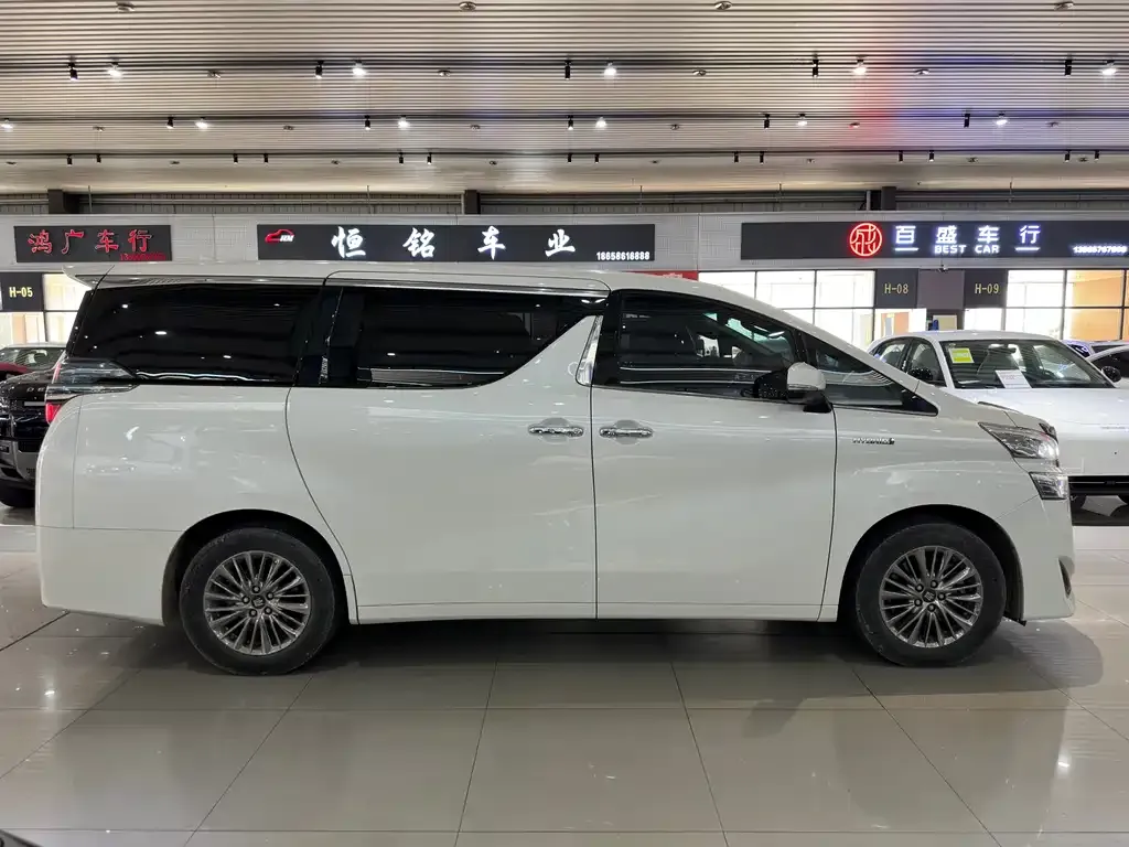 Toyota Vellfire — фото 7