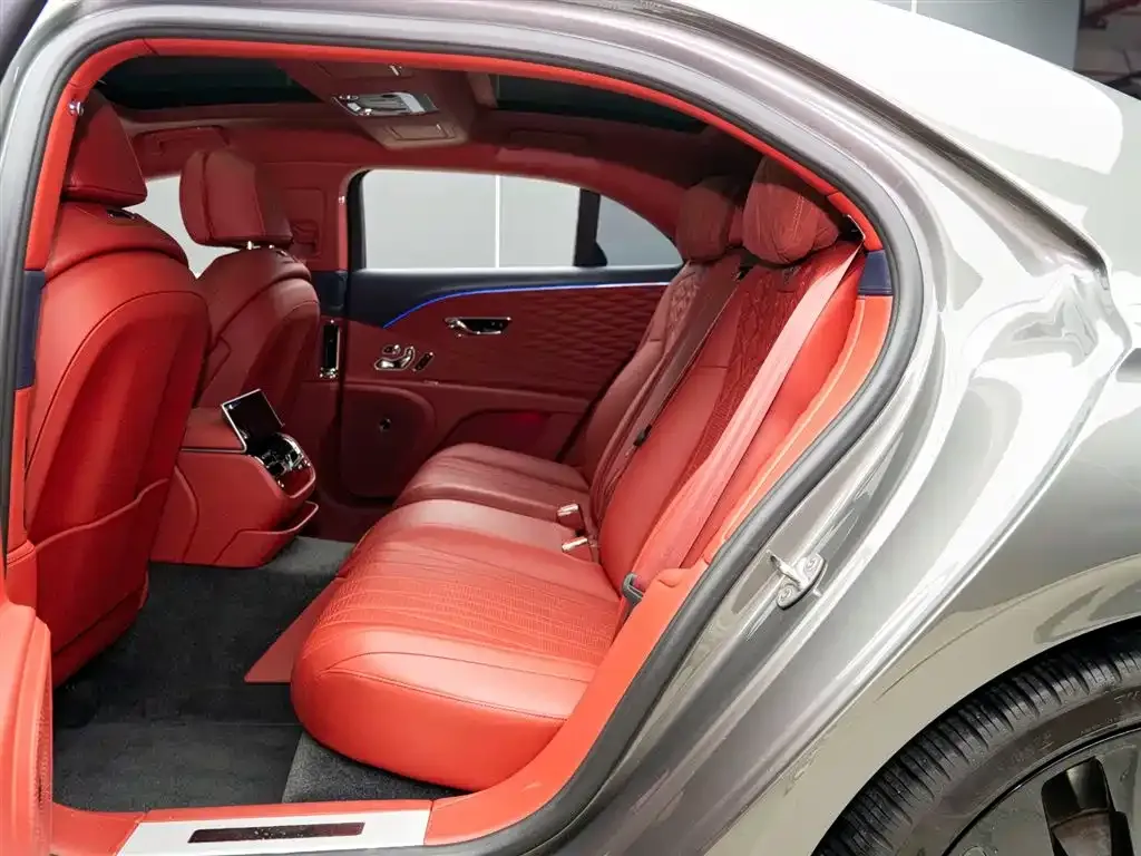 Bentley Flying Spur — фото 10
