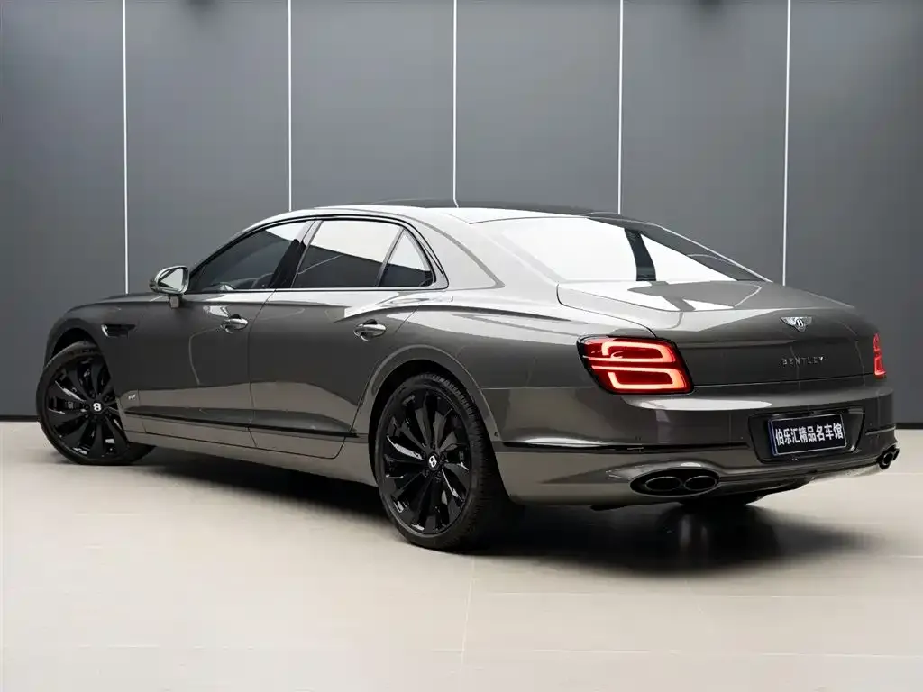 Bentley Flying Spur — фото 4