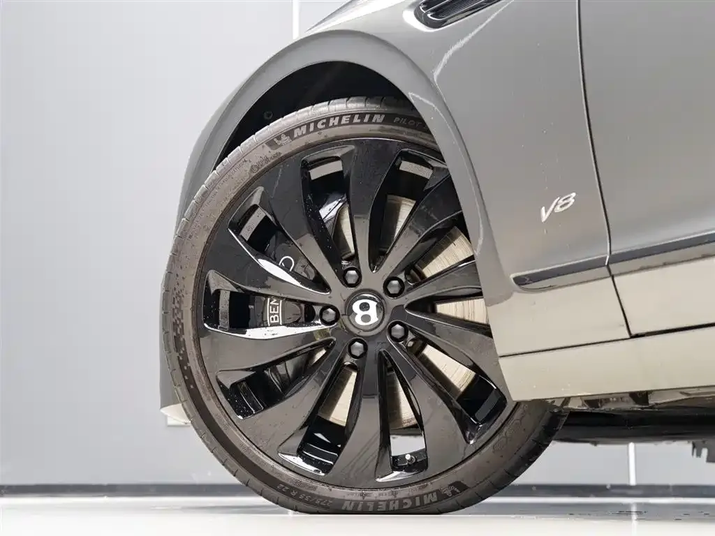 Bentley Flying Spur — фото 5