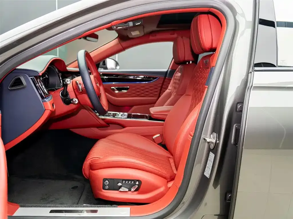 Bentley Flying Spur — фото 8