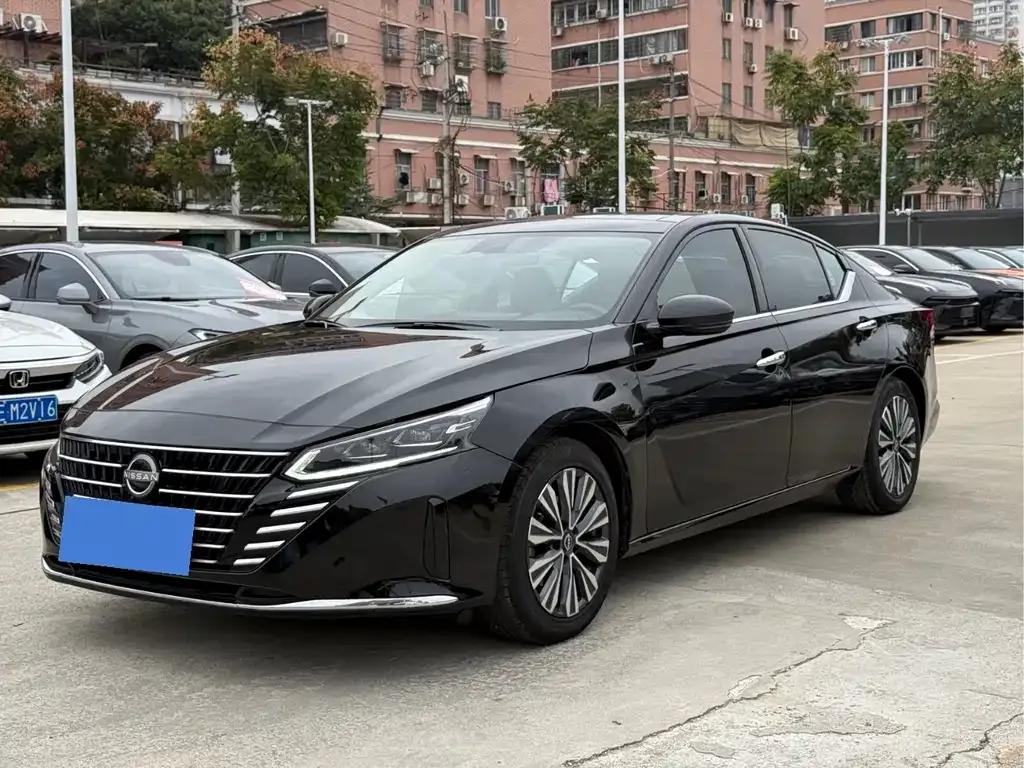 Nissan Teana — фото 1