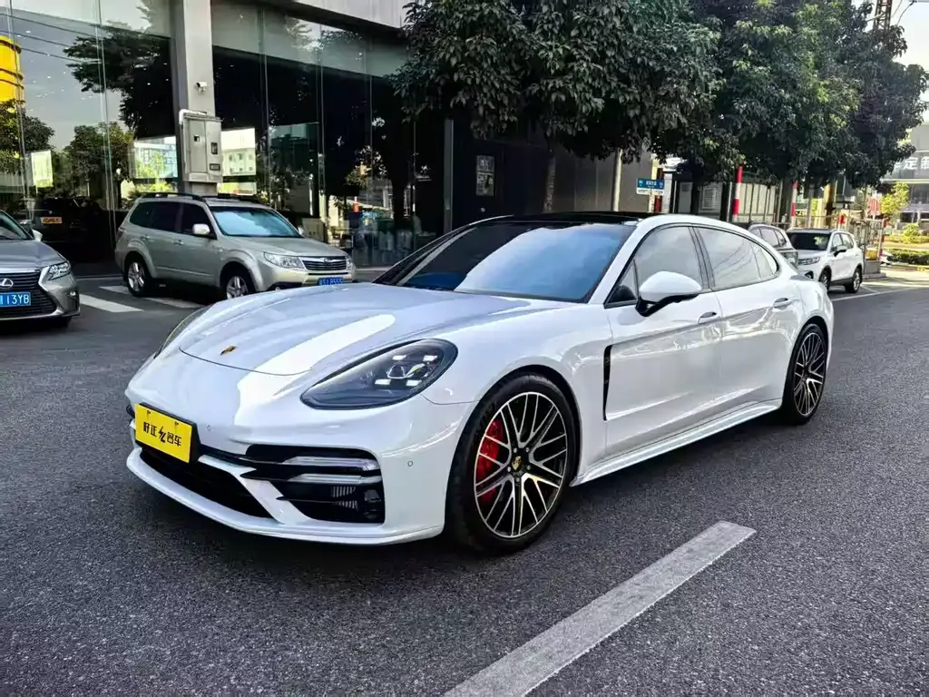 Porsche Panamera — фото 1
