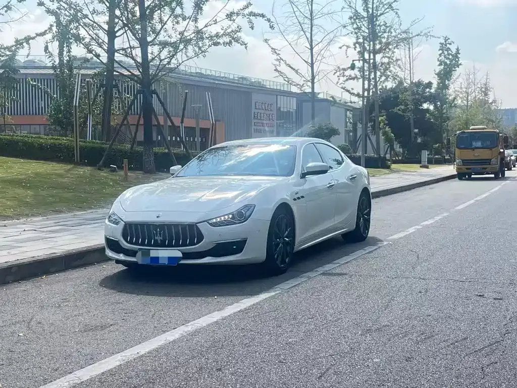 Maserati Ghibli — фото 1