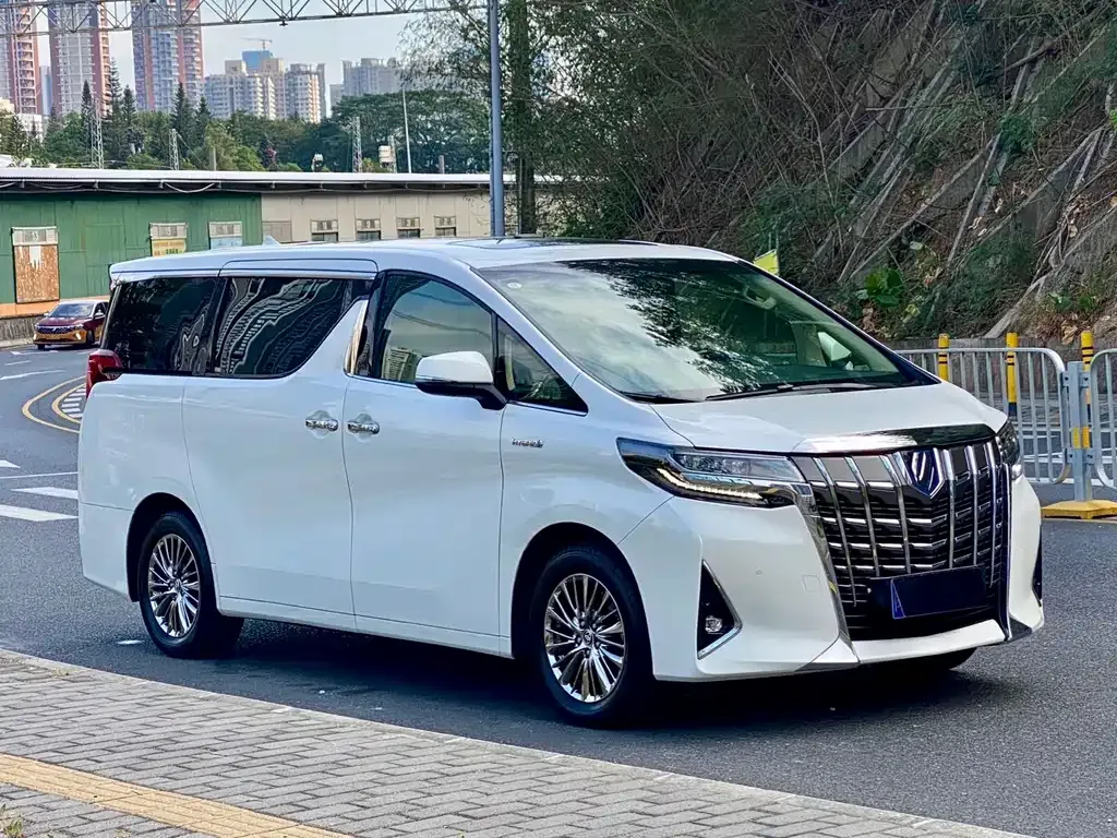 Toyota Alphard — фото 3