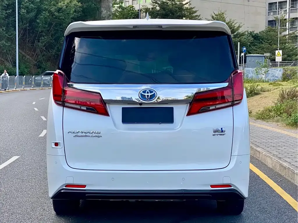 Toyota Alphard — фото 6