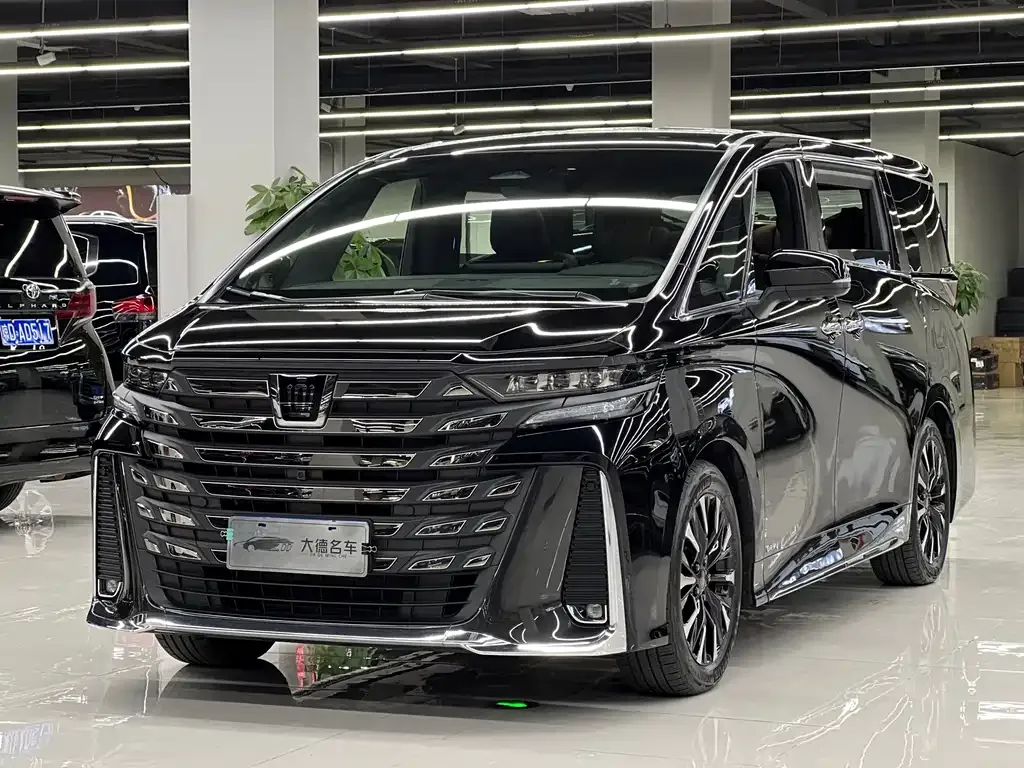 Toyota Vellfire — фото 1