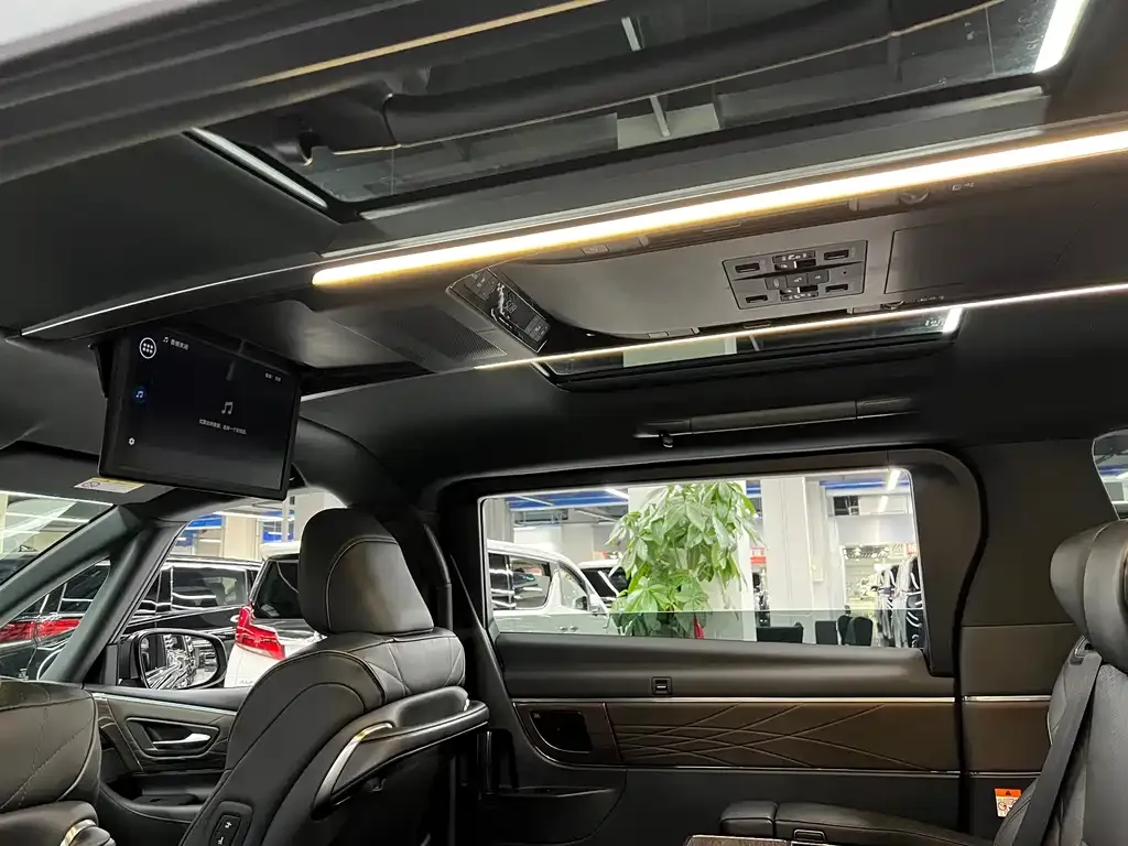 Toyota Vellfire — фото 10