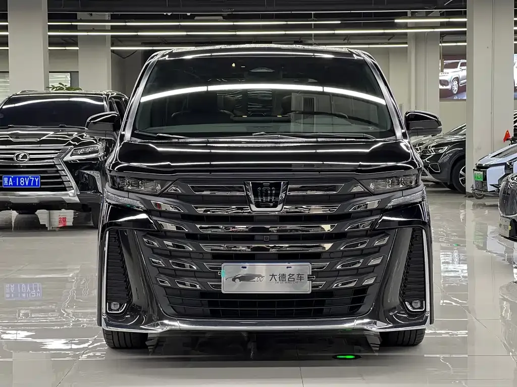 Toyota Vellfire — фото 2