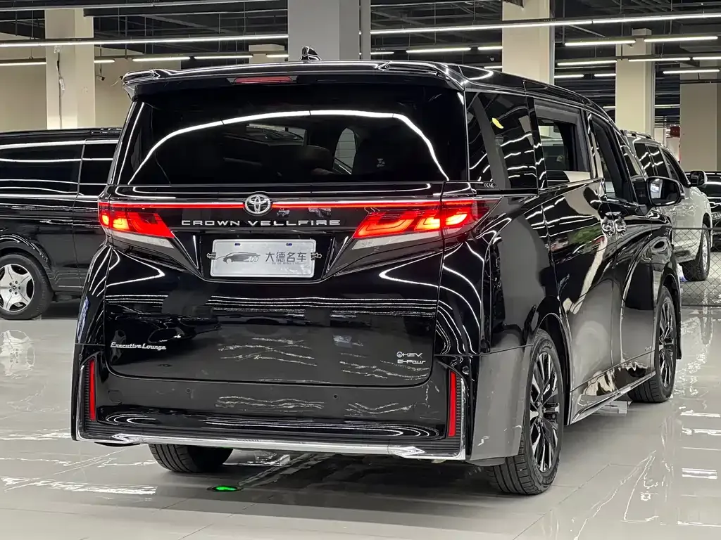 Toyota Vellfire — фото 4