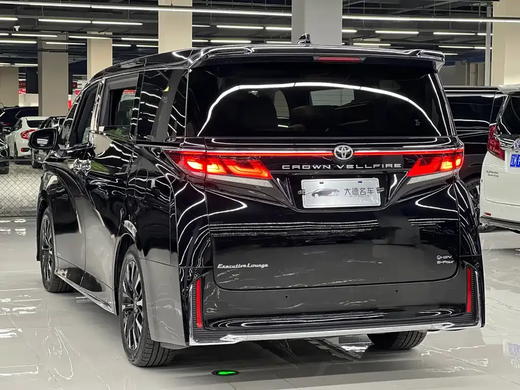 Toyota Vellfire — фото 6