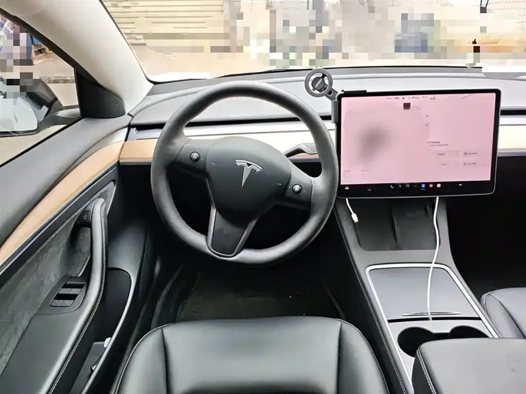 Tesla Model 3 — фото 3