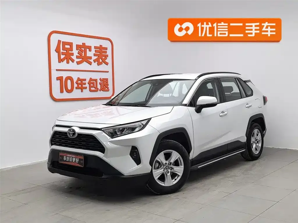 Toyota RAV4 — фото 1